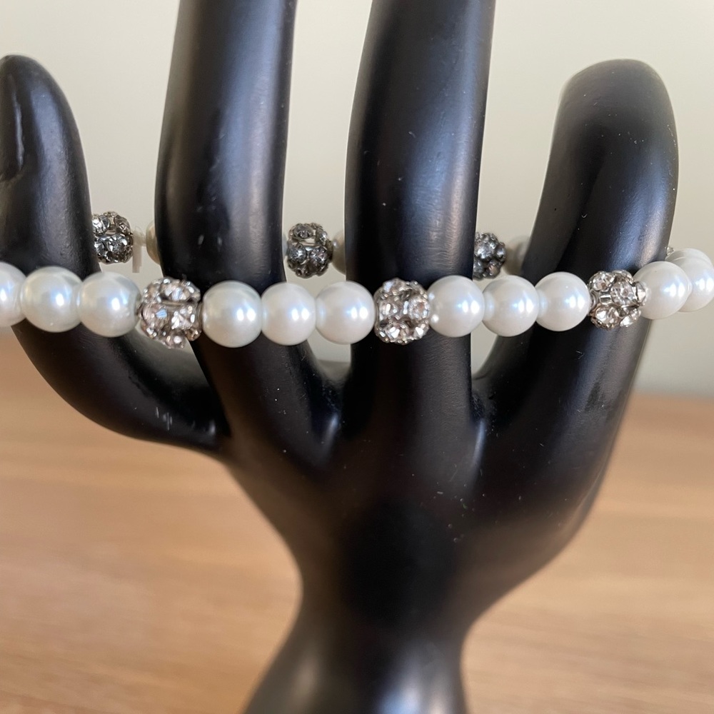 HAND CRAFTED BRACELET Stretchy White Glass Pearls Rhinestone Encrusted B…